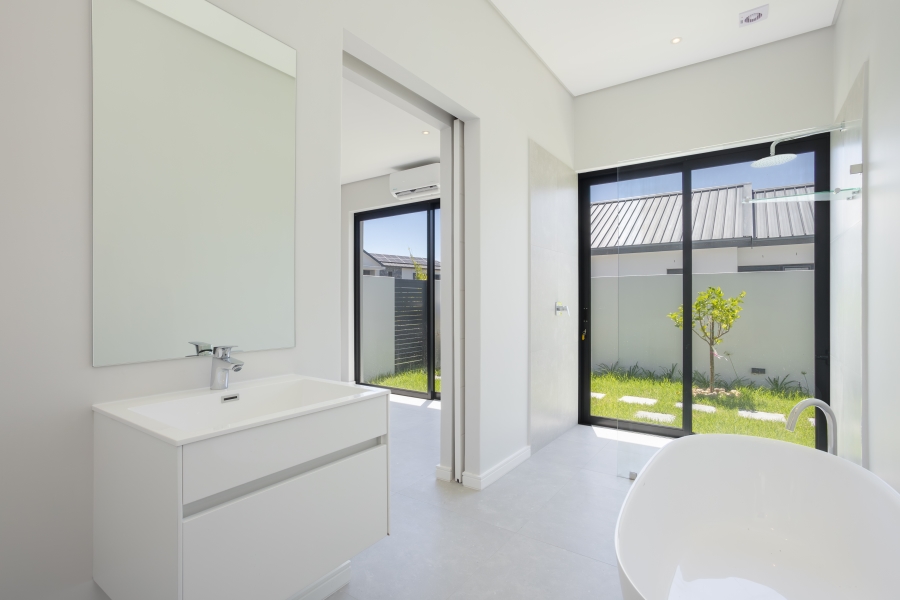 4 Bedroom Property for Sale in Val De Vie Estate Western Cape